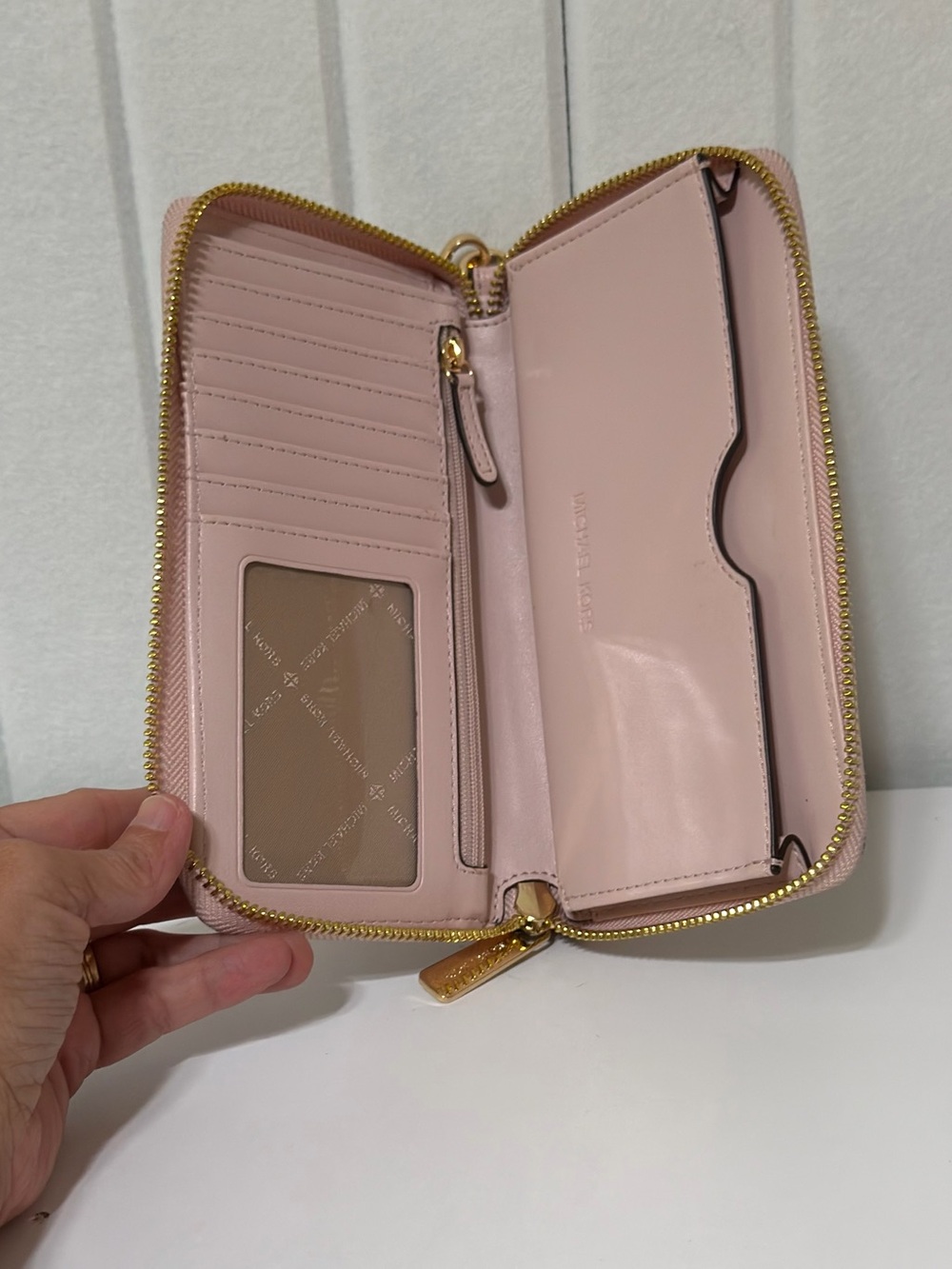 Michael Kors Blush Pink Pebbled Leather Zip Around Wristlet - Picture 2 of 5